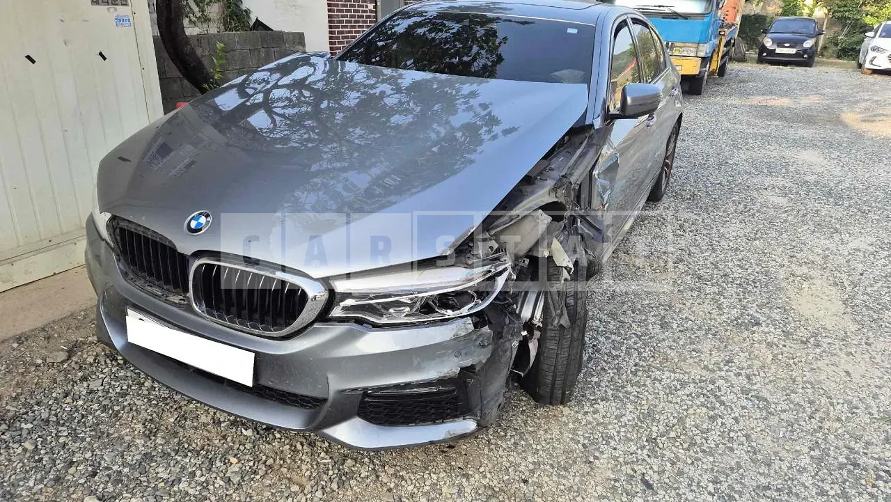 Photo 2 of 16: 2017 BMW 530i, VIN WBAJD3103HWA90374 — Korean insurance auction