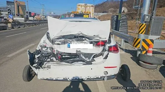 Photo 2 of 6: 2025 Mercedes-Benz E 300 4Matic, VIN W1KLF4HB5SA190843 — Korean insurance auction