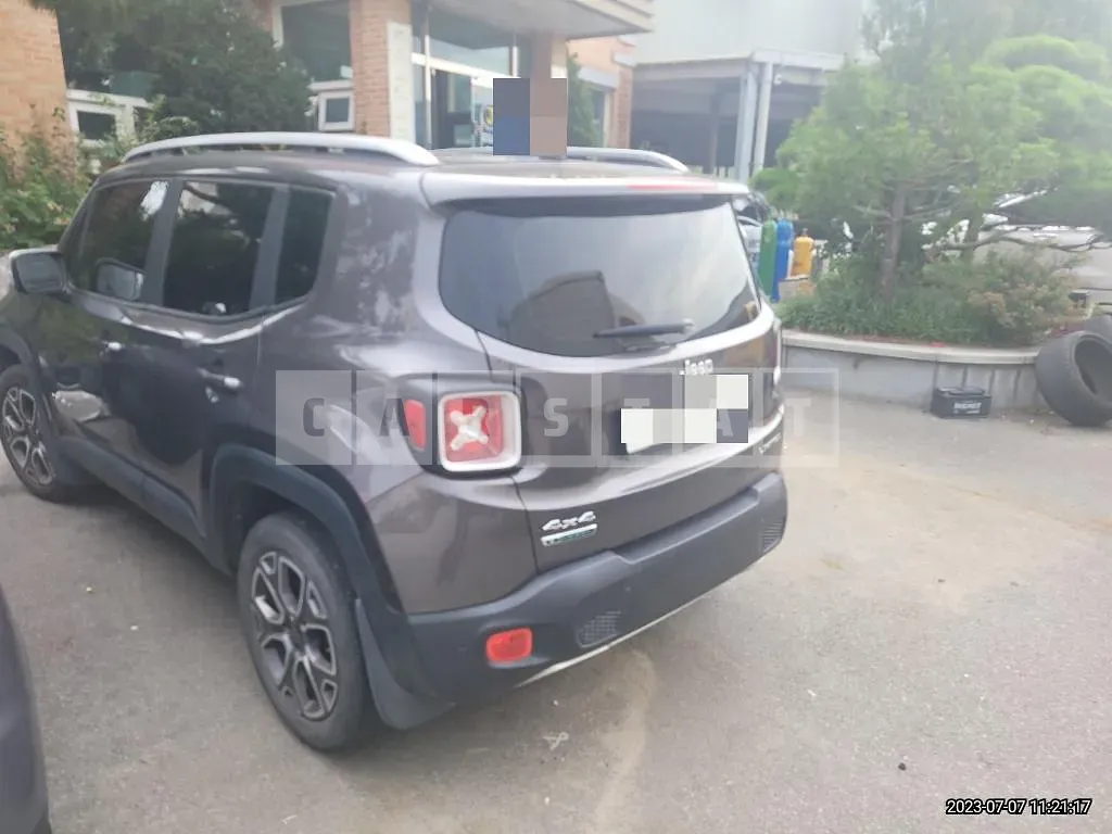Photo 2 of 17: 2017 Jeep Zip Renegade, VIN 1C4BU0000HPE76629 — Korean insurance auction