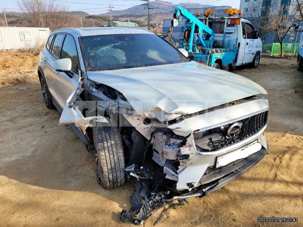 Photo 2 of 16: 2020 Volvo V60CC T5 AWD, VIN YV1ZZ102CL1047763 — Korean insurance auction