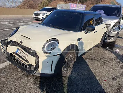 Photo 1 of 5: 2022 MINI Cooper S Five-Door, VIN WMW61DK07N2R69041 — Korean insurance auction