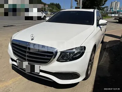 Photo 1 of 21: 2019 Mercedes-Benz E220d, VIN WDDZF0EB3KA663677 — Korean insurance auction