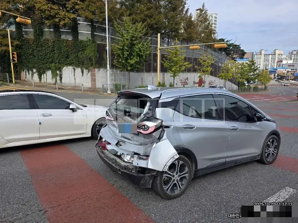 Photo 2 of 7: 2019 Chevrolet Volt Electric Car — Korean insurance auction