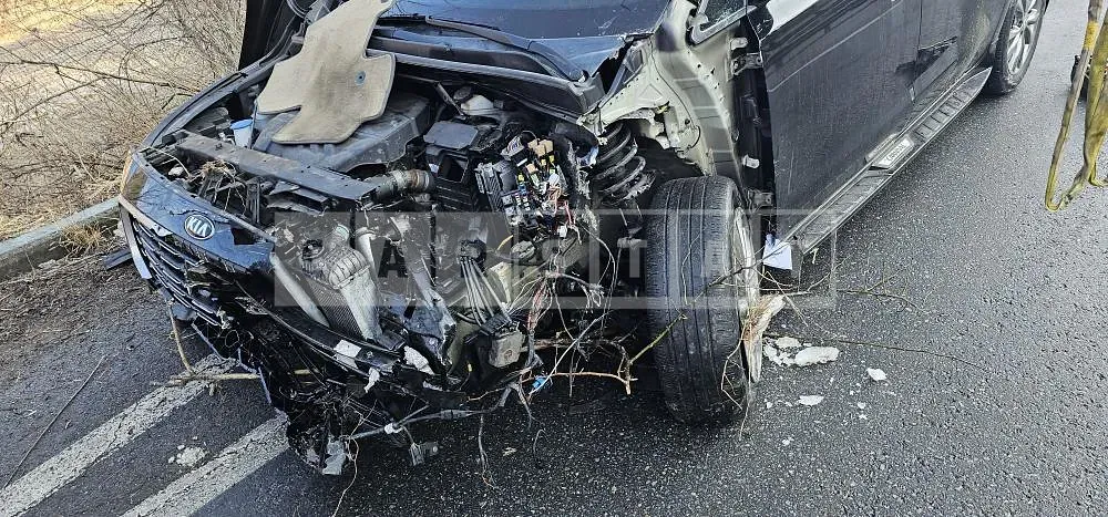 Photo 2 of 27: 2018 Kia Carnival, VIN KNAME81ABKS476186 — Korean insurance auction