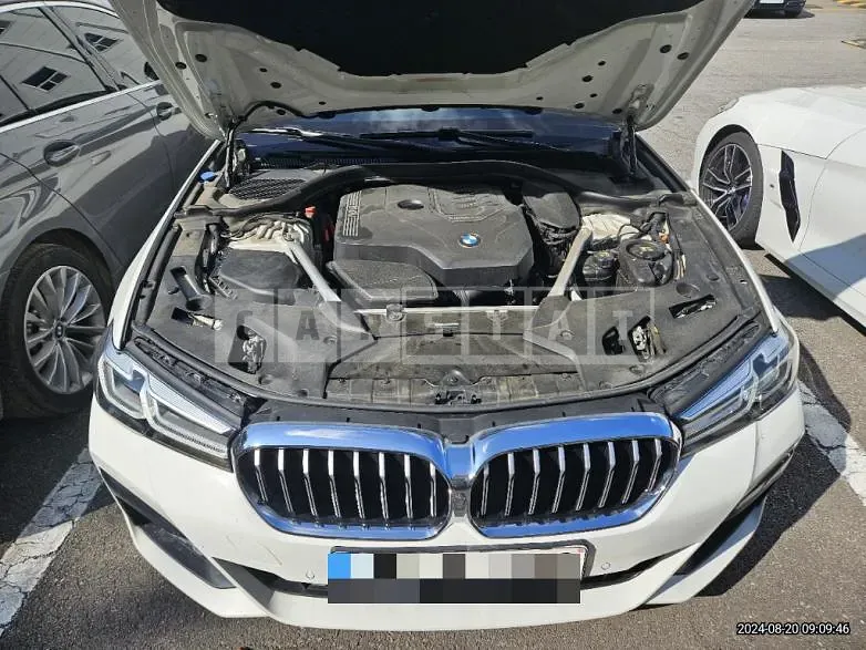Photo 2 of 16: 2021 BMW 530i — Korean insurance auction