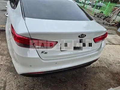 Photo 1 of 18: 2016 Kia K5 — Korean insurance auction