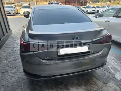 Photo 1 of 16: 2019 Lexus ES300h, VIN JTHB21B1XK2019997 — Korean insurance auction