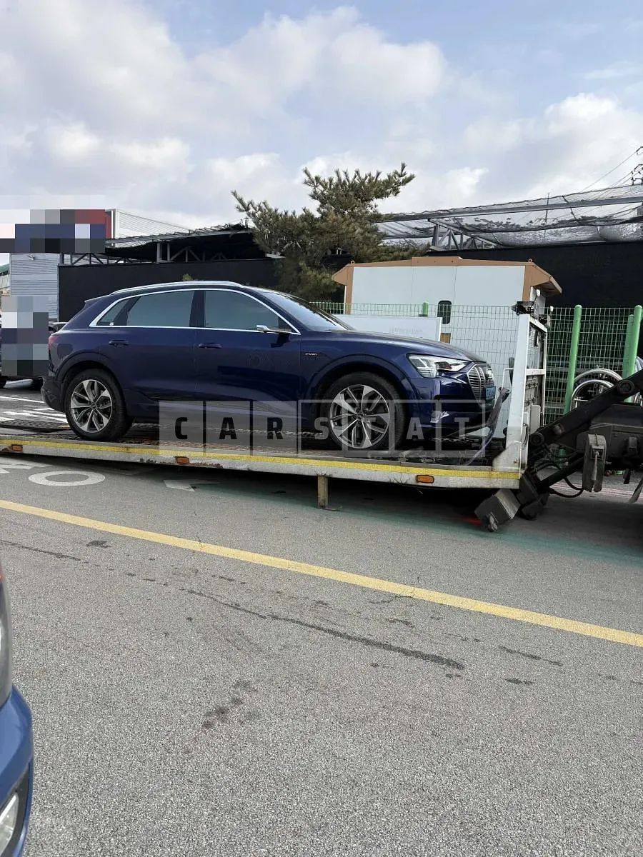 Photo 2 of 21: 2021 Audi e-tron 55 quattro — Korean insurance auction