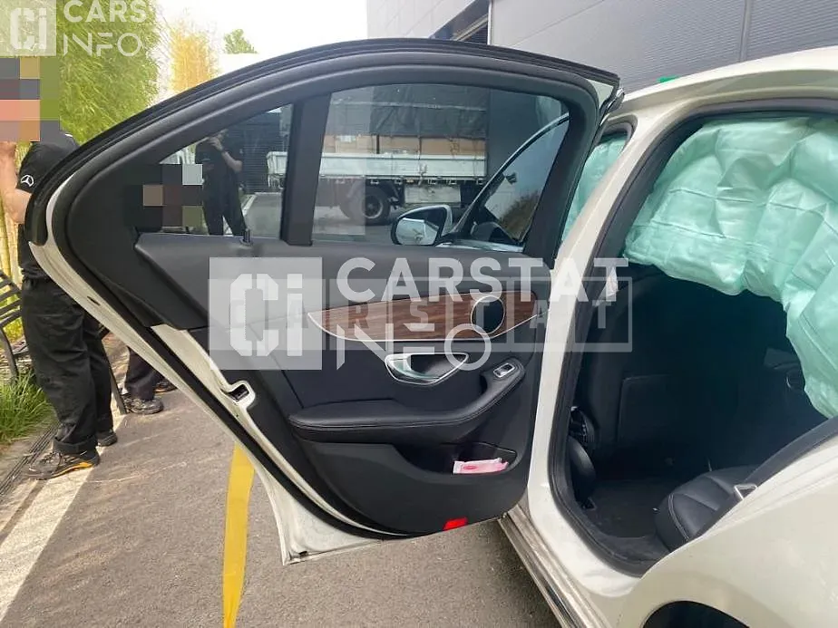 Photo 2 of 45: 2019 Mercedes-Benz C220 d, VIN WDDWF1EB1KR430729 — Korean insurance auction