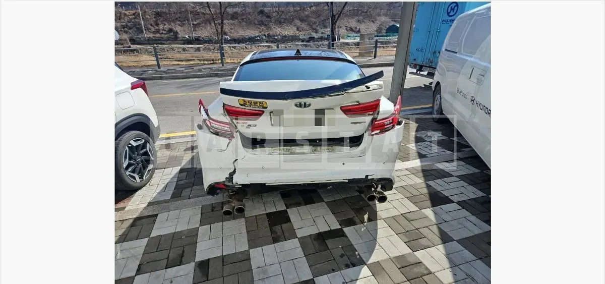 Photo 2 of 23: 2018 Kia K5, VIN KNAGV412BJA244221 — Korean insurance auction