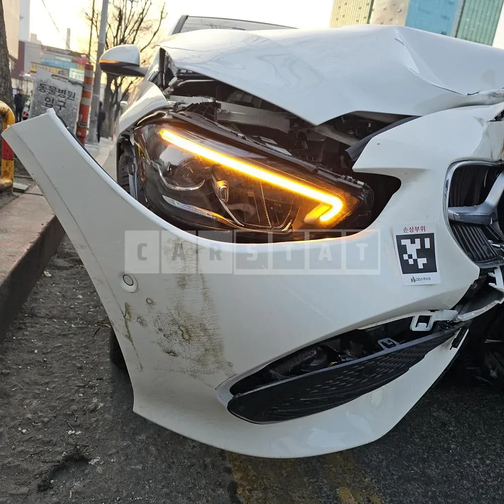 Photo 2 of 8: 2024 Mercedes-Benz C 300 4Matic, VIN W1KAF4HB0RR173872 — Korean insurance auction