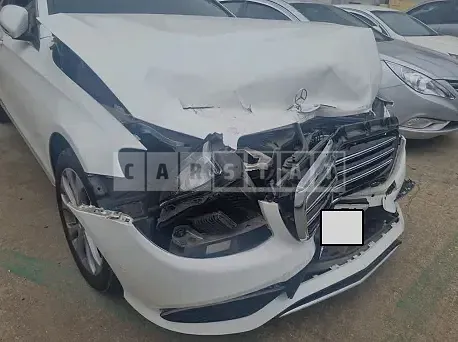 Photo 2 of 9: 2019 Mercedes-Benz E300 4Matic, VIN WDDZF4KB5KA601693 — Korean insurance auction