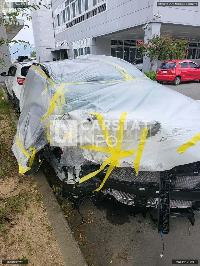 Photo 2 of 13: 2021 Kia Sportage, VIN KNAPV81BGNK032207 — Korean insurance auction