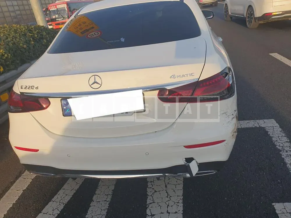 Photo 2 of 13: 2023 Mercedes-Benz E220d 4Matic, VIN W1KZF0FB9PB166276 — Korean insurance auction