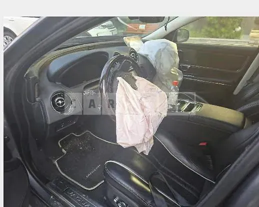 Photo 2 of 32: 2018 Jaguar XJ 3.0d — Korean insurance auction