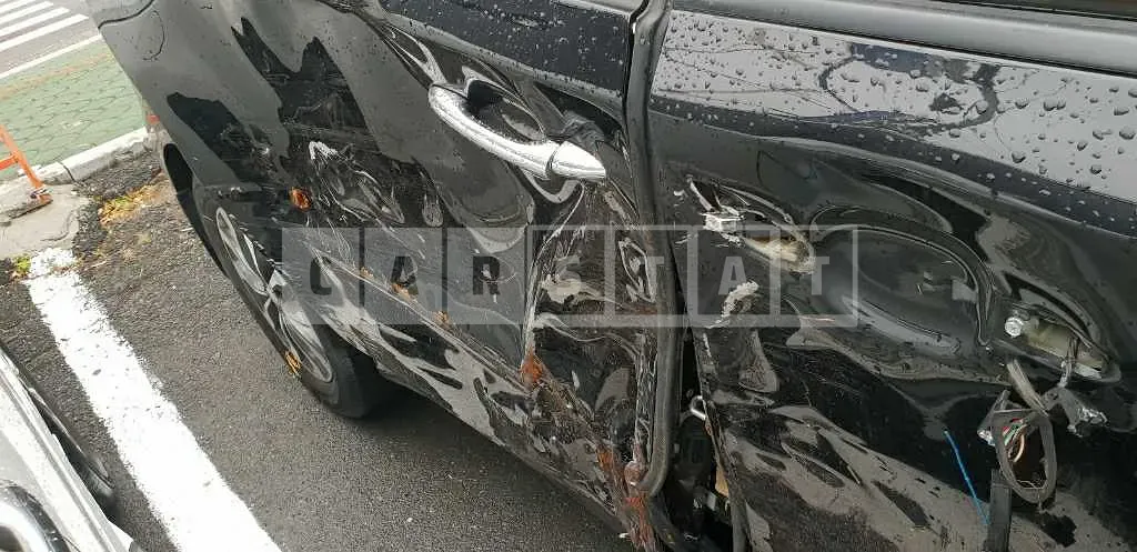 Photo 2 of 15: 2018 Kia Carnival, VIN KNAMB81ABJS359835 — Korean insurance auction