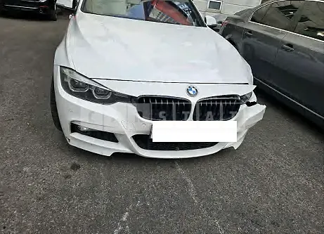 Photo 2 of 12: 2018 BMW 330i — Korean insurance auction