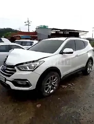 Photo 2 of 33: 2016 Hyundai Santa Fe, VIN KMHSW81UBGU671999 — Korean insurance auction