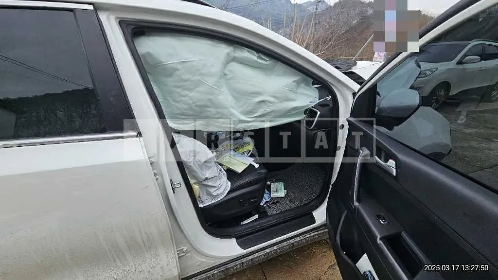 Photo 2 of 16: 2019 Kia Sportage — Korean insurance auction