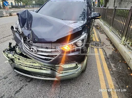 Photo 2 of 7: 2017 Hyundai Santa Fe DM — Korean insurance auction