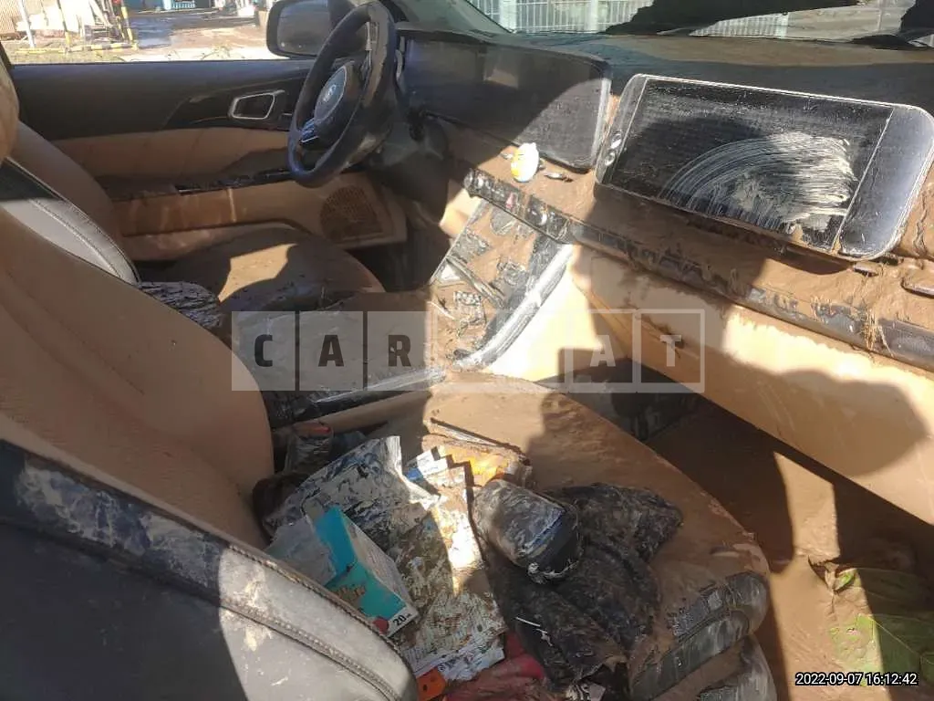 Photo 3 of 3: 2021 Kia Carnival Limousine, VIN KNANE81BBMS077396 — Korean insurance auction