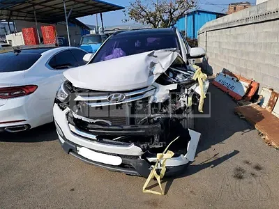 Photo 1 of 17: 2015 Hyundai Santa Fe, VIN KMHSU81UBFU371401 — Korean insurance auction