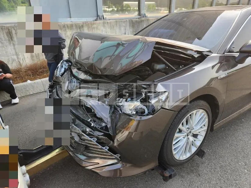 Photo 2 of 10: 2019 Toyota Camry Hybrid, VIN JTNB21HK2K3037059 — Korean insurance auction
