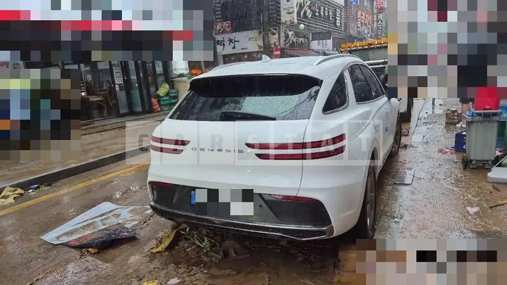 Photo 2 of 18: 2026 Genesis GV70 — Korean insurance auction