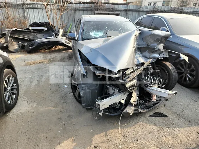 Photo 2 of 5: 2017 Mercedes-Benz E220 d, VIN WDDZF0EB2HA258225 — Korean insurance auction