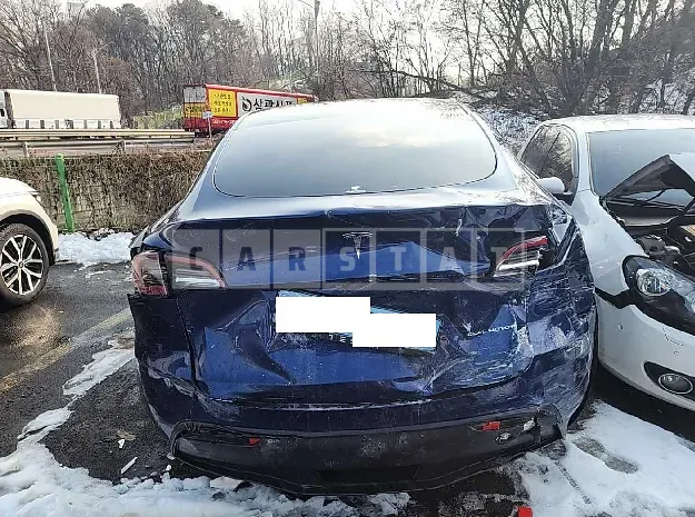 Photo 2 of 10: 2021 Tesla Model Y LongRange, VIN 5YJYGDEE4MF167284 — Korean insurance auction