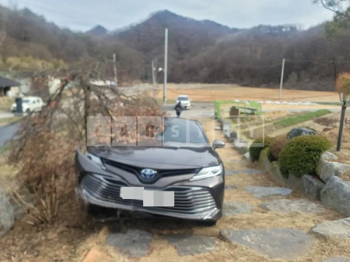 Photo 2 of 18: 2018 Toyota Camry Hybrid, VIN JTNB21HK4J3004823 — Korean insurance auction
