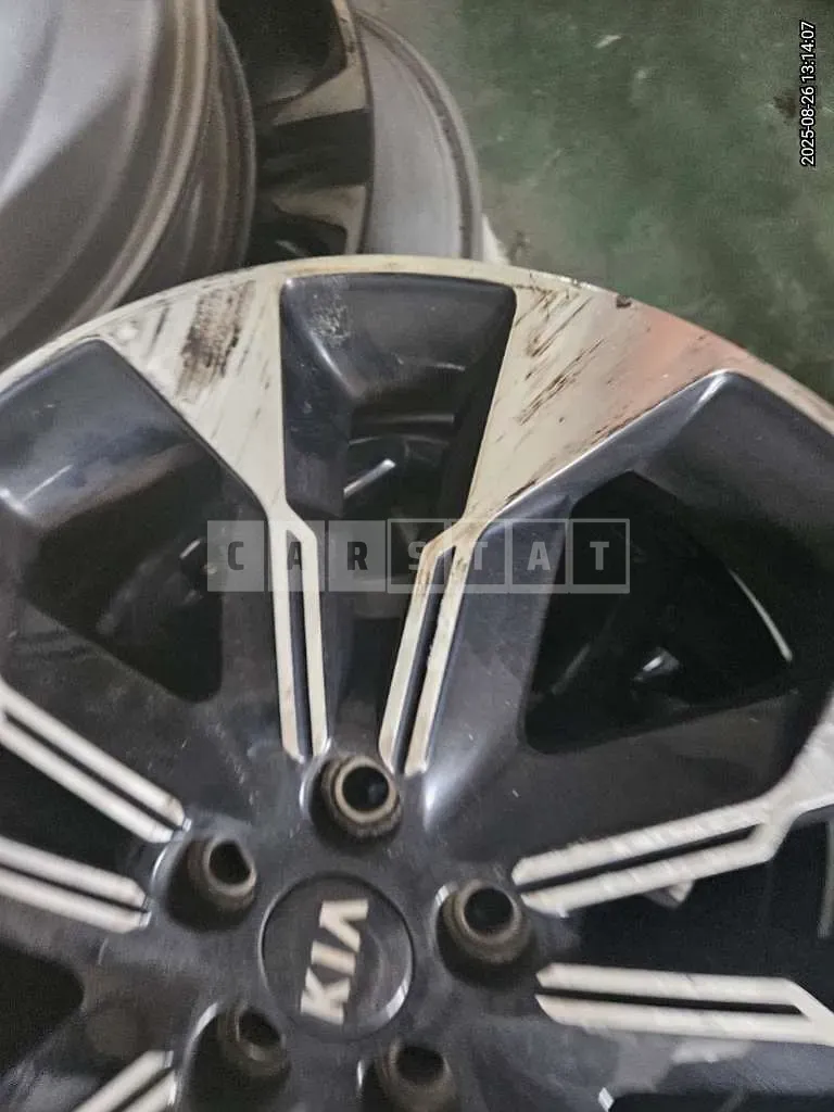 Photo 3 of 3: 2020 Kia (parts) Carnival Wheel — Korean insurance auction