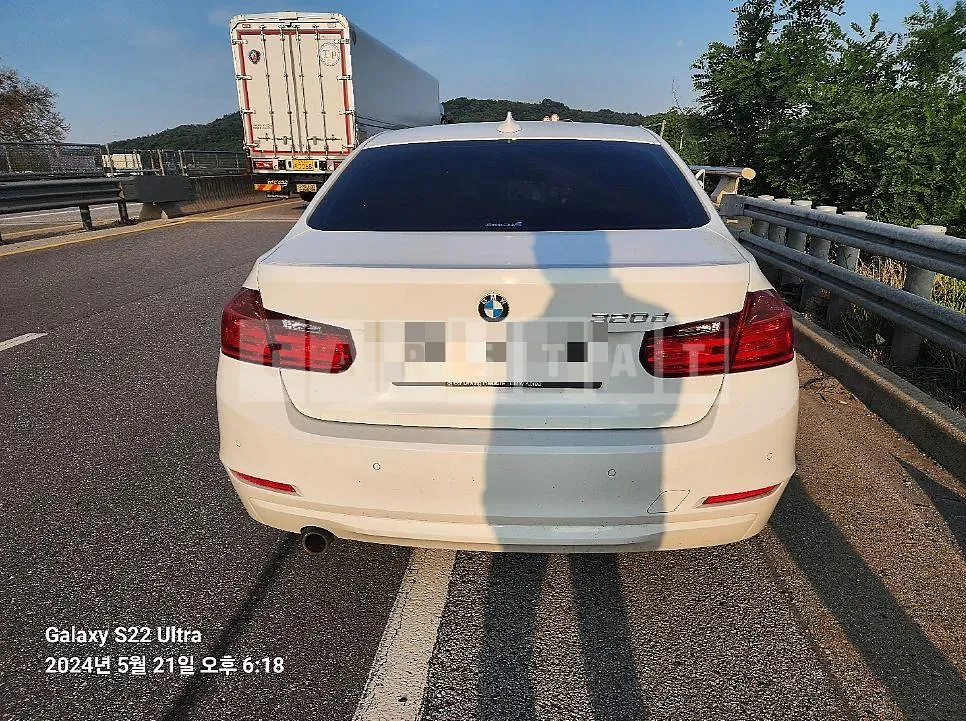 Photo 2 of 9: 2015 BMW 320d — Korean insurance auction