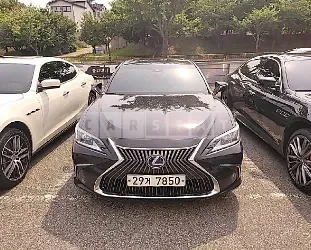 Photo 2 of 18: 2019 Lexus ES300h, VIN JTHB21B10K2037229 — Korean insurance auction