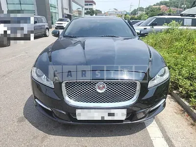 Photo 1 of 10: 2015 Jaguar XJ 3.0d — Korean insurance auction