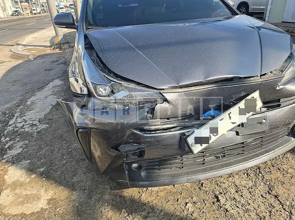 Photo 2 of 6: 2019 Toyota Prius — Korean insurance auction