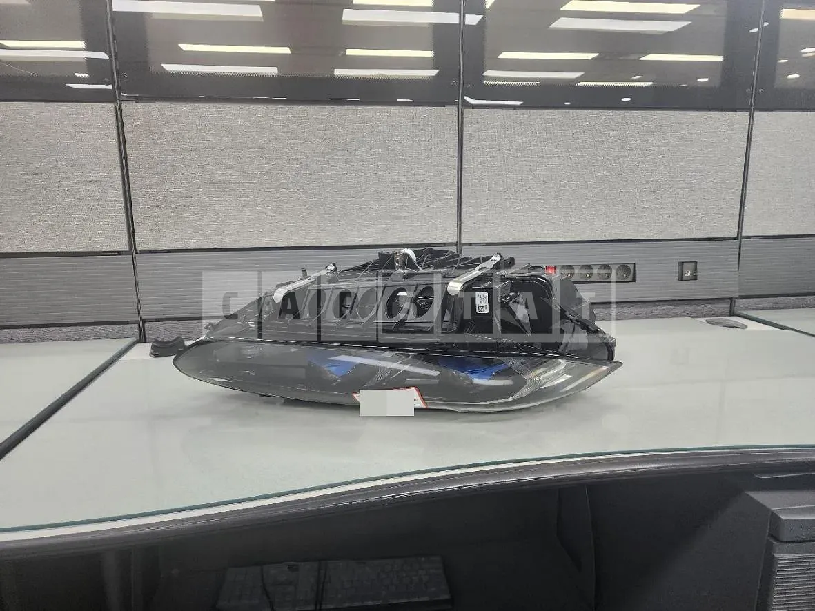 Photo 2 of 4: 2022 BMW (parts) i4 eDrive40 Headlamp, VIN WBY71AW04NFN19855 — Korean insurance auction