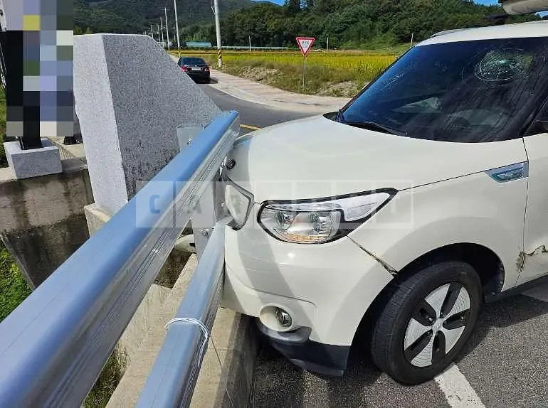 Photo 2 of 4: 2017 Kia EV6 — Korean insurance auction