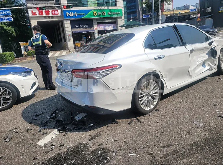 Photo 2 of 10: 2018 Toyota Camry Hybrid — Korean insurance auction