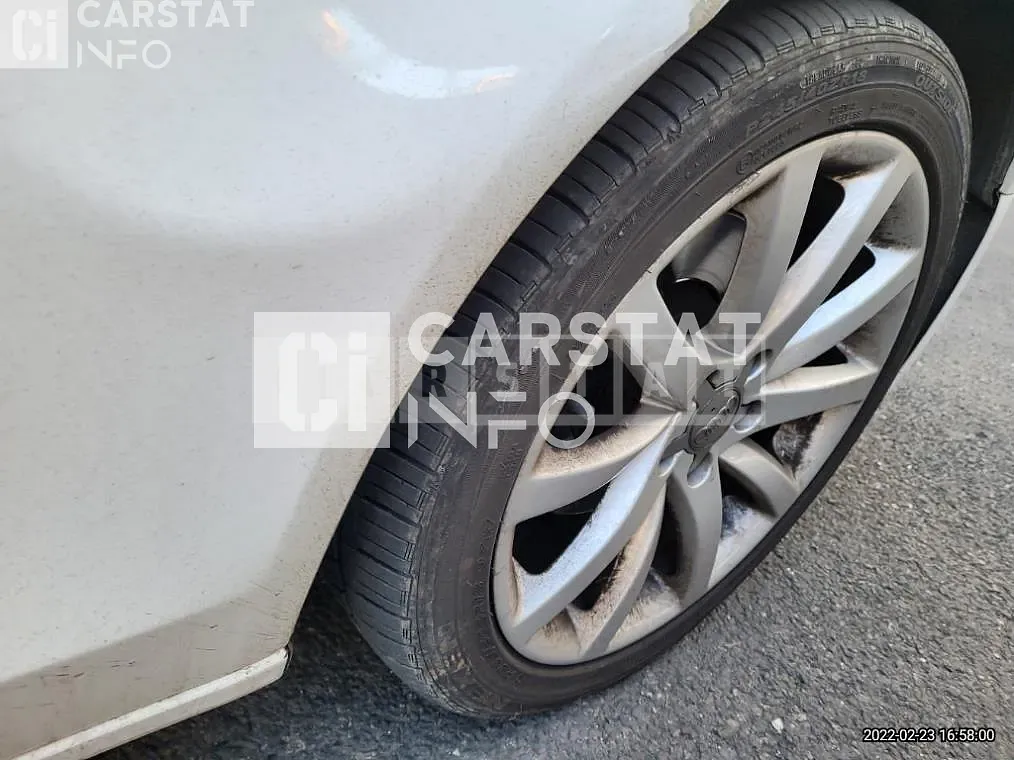 Photo 2 of 17: 2015 Audi A4 30 TDI, VIN WAUZZZ8K2FN027622 — Korean insurance auction