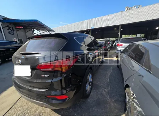 Photo 2 of 18: 2016 Hyundai Santa Fe, VIN KMHSW81UBGU527247 — Korean insurance auction