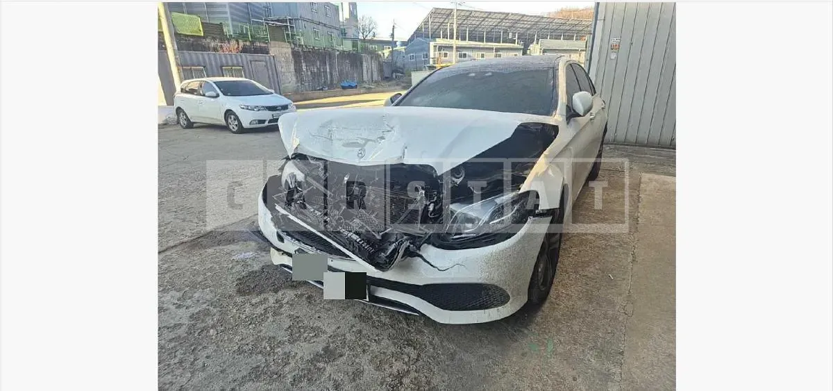 Photo 2 of 22: 2016 Mercedes-Benz E300 4Matic — Korean insurance auction