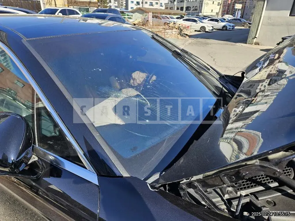 Photo 2 of 13: 2018 Porsche Panamera 4S — Korean insurance auction
