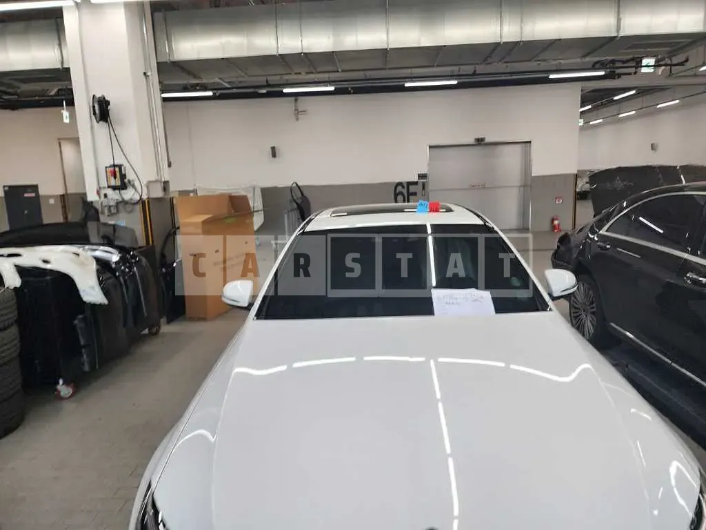Photo 2 of 28: 2018 Mercedes-Benz C350e, VIN WDDWF4HB1JR401906 — Korean insurance auction