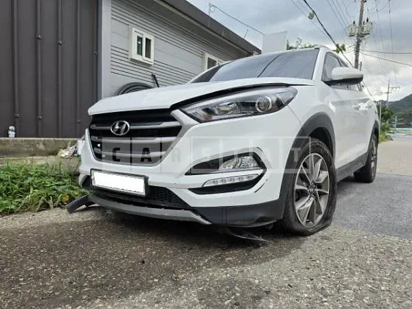 Photo 2 of 12: 2018 Hyundai Tucson, VIN KMHJ381ABJU692571 — Korean insurance auction