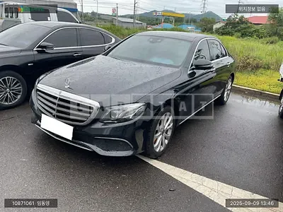 Photo 1 of 6: 2019 Mercedes-Benz E300 4Matic, VIN WDDZF4KB4KA679740 — Korean insurance auction