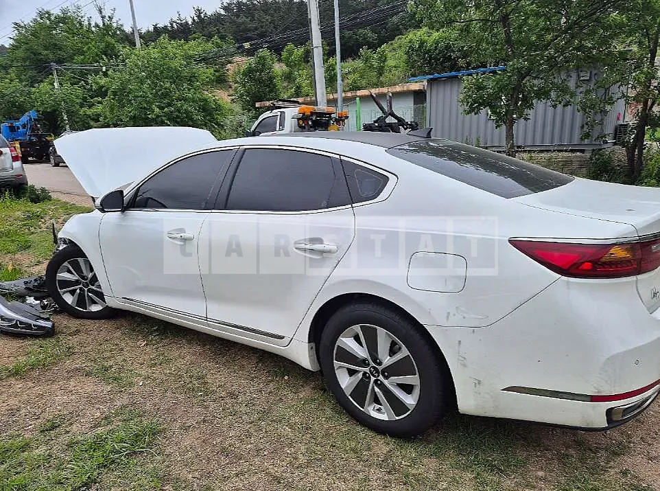 Photo 2 of 13: 2017 Kia K7 Hybrid — Korean insurance auction