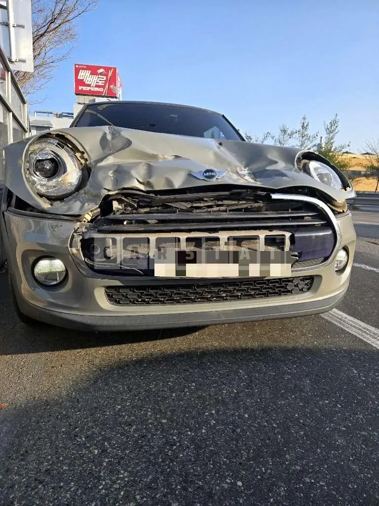 Photo 2 of 2: 2017 MINI Cooper — Korean insurance auction