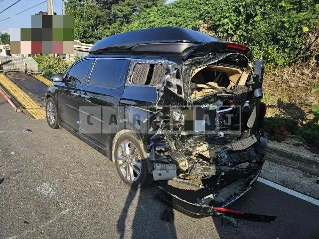 Photo 2 of 9: 2017 Kia Carnival High Limousine — Korean insurance auction
