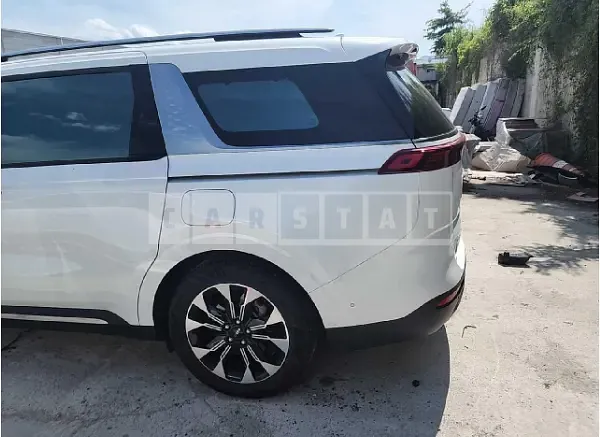 Photo 2 of 50: 2023 Kia Carnival — Korean insurance auction